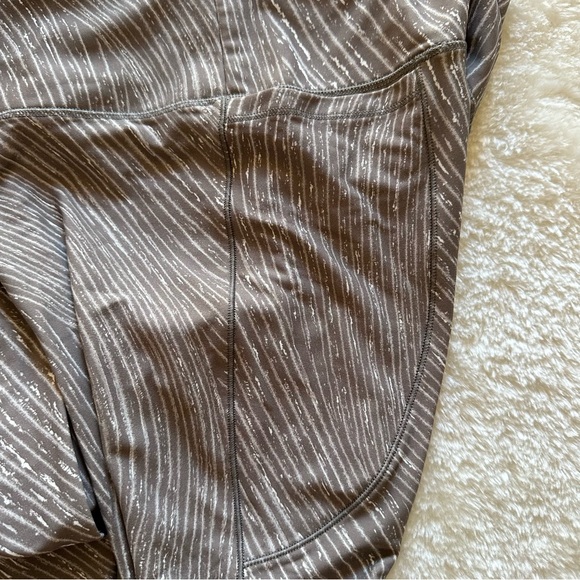 Calia by Carrie Underwood Cropped Athletics Leggings with Pockets Size S - Picture 5 of 6